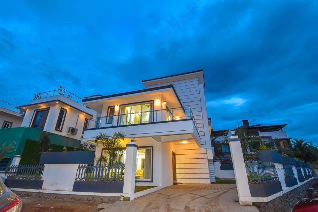 Royal Paradise Villa 로나발라 외부 사진