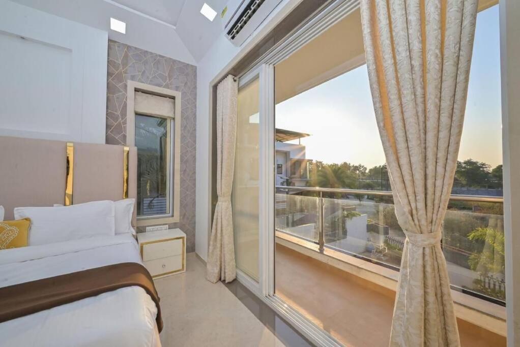 Royal Paradise Villa 로나발라 외부 사진